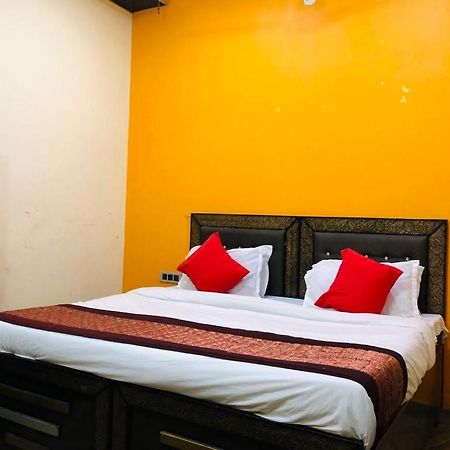 Hotel Tip Top -- Lpu Law Gate -- Family, Students, Couples Phagwāra Esterno foto