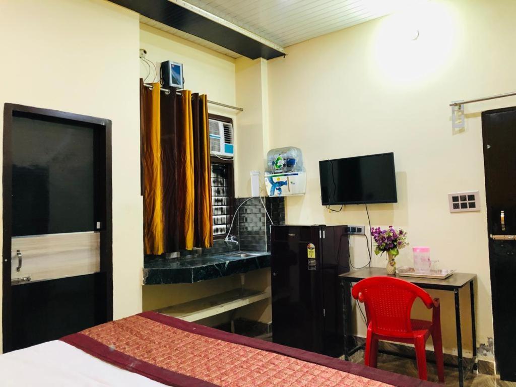 Hotel Tip Top -- Lpu Law Gate -- Family, Students, Couples Phagwāra Esterno foto