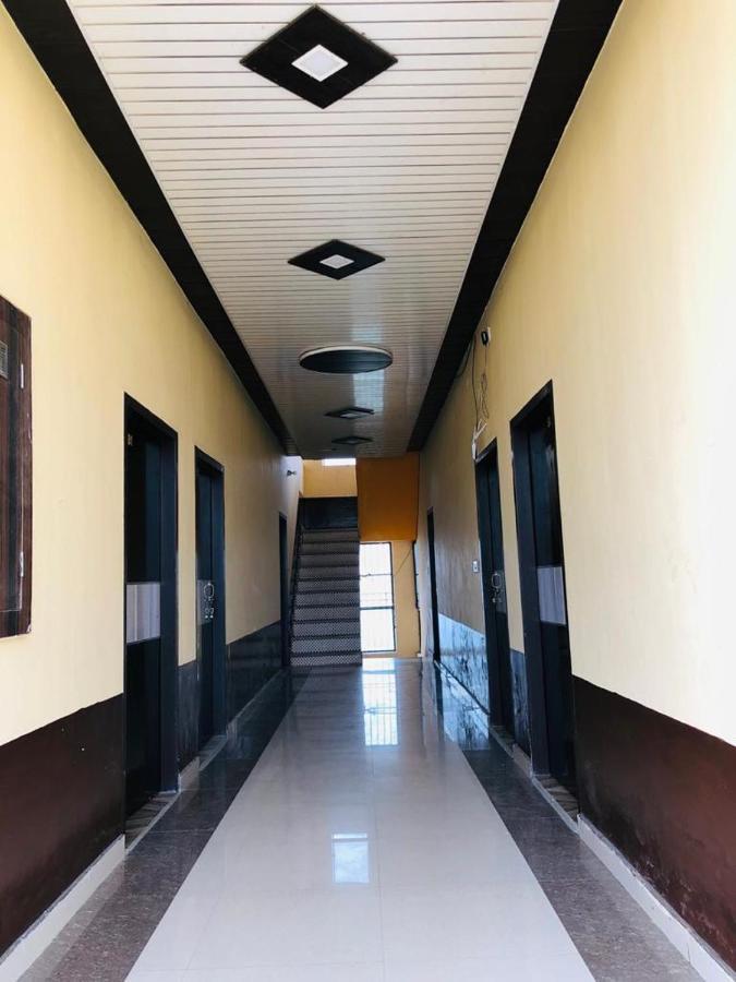 Hotel Tip Top -- Lpu Law Gate -- Family, Students, Couples Phagwāra Esterno foto